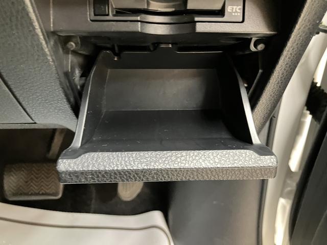 ヴォクシー Ｘ　ＯＢＤ診断済／法定点検整備済／セーフティセンス／プリクラッシュセーフティシステム／レーンディパーチャーアラート／スマートエントリーシステム／純正オプションナビ／地デジ／クルーズコントロール（73枚目）