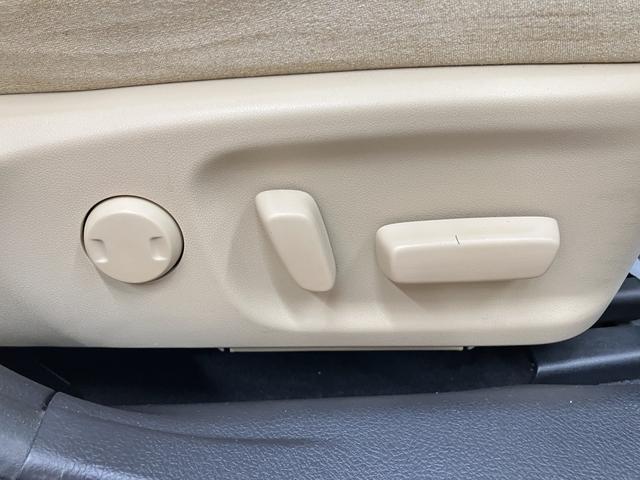 クラウンハイブリッド ロイヤルサルーン OBD診断済/法定点検整備済/後期型/4本新品タイヤ交換済/クリアランスソナー/バックソナー/17インチアルミホイール/クルーズコントロール/パワーシート/シートヒーター(37枚目)