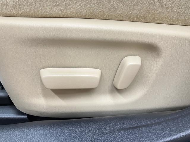 クラウンハイブリッド ロイヤルサルーン OBD診断済/法定点検整備済/後期型/4本新品タイヤ交換済/クリアランスソナー/バックソナー/17インチアルミホイール/クルーズコントロール/パワーシート/シートヒーター(44枚目)