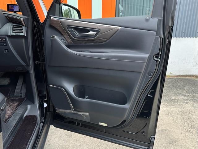 アルファードハイブリッド エグゼクティブラウンジ 法人ワンオーナー 自社ユーザー買取車1年無制限距離保証付 送迎車使用歴(11枚目)