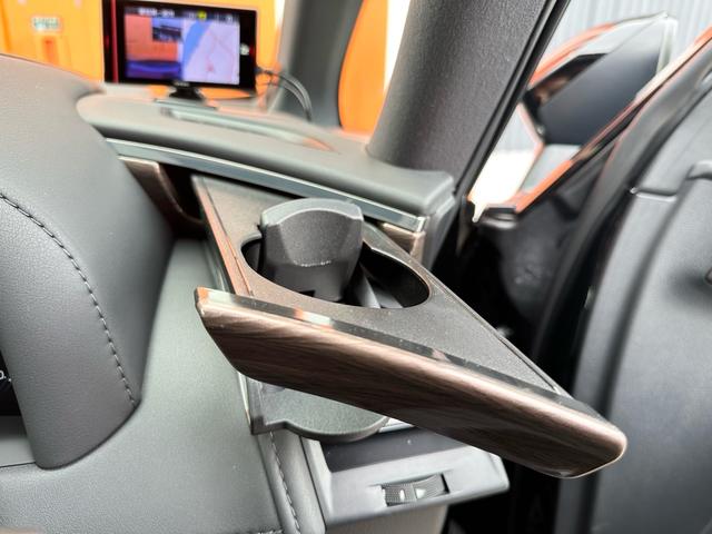 アルファードハイブリッド エグゼクティブラウンジ 法人ワンオーナー 自社ユーザー買取車1年無制限距離保証付 送迎車使用歴(16枚目)