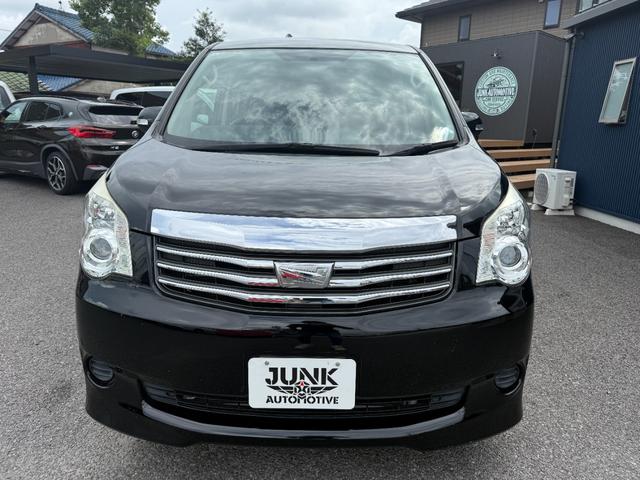 ノア Ｘ　スペシャルエディション　純正ナビ　バックカメラ　フリップダウンモニター　Ｂｌｕｅｔｏｏｔｈ　両側パワースライドドア　ＥＴＣ　キーレス　スマートキー　オートライト　ウォークスルー　デュアルエアコン（12枚目）