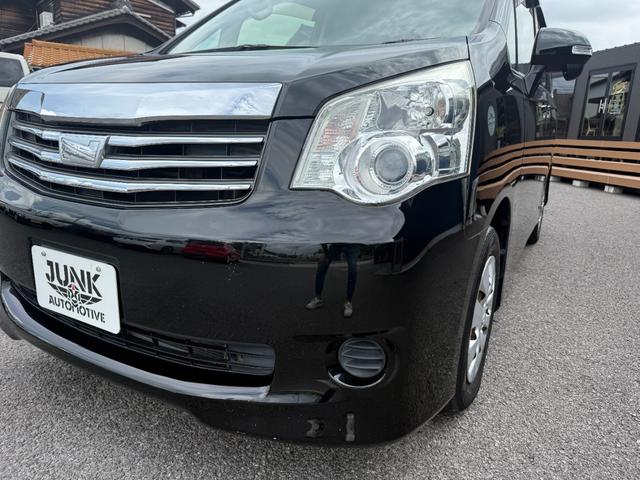 ノア Ｘ　スペシャルエディション　純正ナビ　バックカメラ　フリップダウンモニター　Ｂｌｕｅｔｏｏｔｈ　両側パワースライドドア　ＥＴＣ　キーレス　スマートキー　オートライト　ウォークスルー　デュアルエアコン（13枚目）