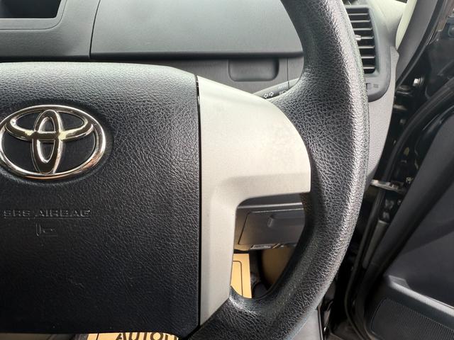 ノア Ｘ　スペシャルエディション　純正ナビ　バックカメラ　フリップダウンモニター　Ｂｌｕｅｔｏｏｔｈ　両側パワースライドドア　ＥＴＣ　キーレス　スマートキー　オートライト　ウォークスルー　デュアルエアコン（21枚目）