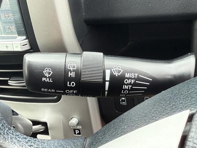 ノア Ｘ　スペシャルエディション　純正ナビ　バックカメラ　フリップダウンモニター　Ｂｌｕｅｔｏｏｔｈ　両側パワースライドドア　ＥＴＣ　キーレス　スマートキー　オートライト　ウォークスルー　デュアルエアコン（22枚目）