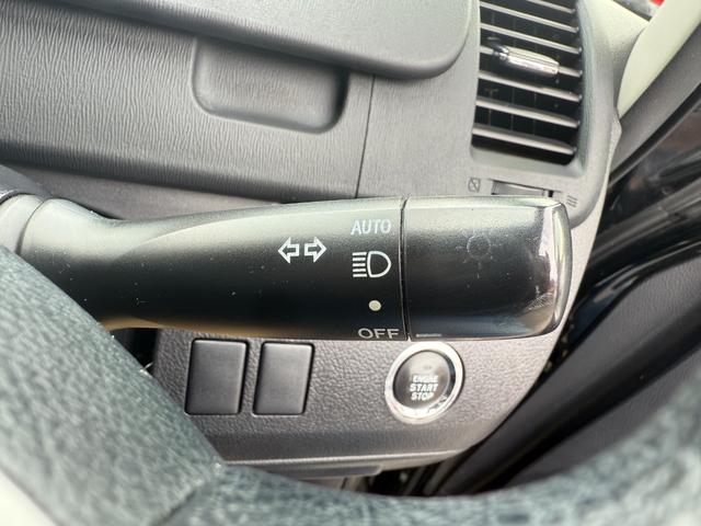 ノア Ｘ　スペシャルエディション　純正ナビ　バックカメラ　フリップダウンモニター　Ｂｌｕｅｔｏｏｔｈ　両側パワースライドドア　ＥＴＣ　キーレス　スマートキー　オートライト　ウォークスルー　デュアルエアコン（23枚目）