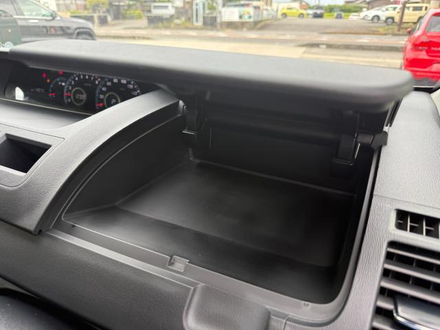 ノア Ｘ　スペシャルエディション　純正ナビ　バックカメラ　フリップダウンモニター　Ｂｌｕｅｔｏｏｔｈ　両側パワースライドドア　ＥＴＣ　キーレス　スマートキー　オートライト　ウォークスルー　デュアルエアコン（36枚目）