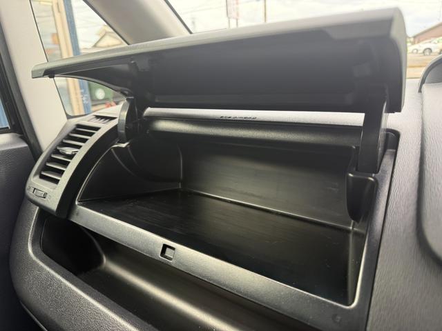 ノア Ｘ　スペシャルエディション　純正ナビ　バックカメラ　フリップダウンモニター　Ｂｌｕｅｔｏｏｔｈ　両側パワースライドドア　ＥＴＣ　キーレス　スマートキー　オートライト　ウォークスルー　デュアルエアコン（38枚目）