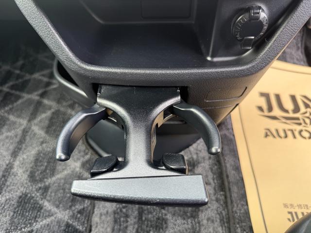 ノア Ｘ　スペシャルエディション　純正ナビ　バックカメラ　フリップダウンモニター　Ｂｌｕｅｔｏｏｔｈ　両側パワースライドドア　ＥＴＣ　キーレス　スマートキー　オートライト　ウォークスルー　デュアルエアコン（40枚目）