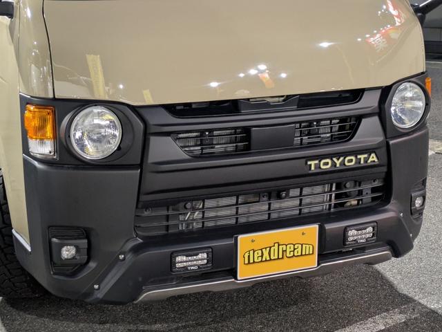 ハイエースバン ロングスーパーＧＬ　アースカラーパッケージ　両側パワースライドドア　パノラミックビューモニター　アルパイン１１型ナビ　丸目カスタム　ベッドキット　シートカバー　衝突被害軽減ブレーキ　インテリジェントクリアランスソナー（3枚目）