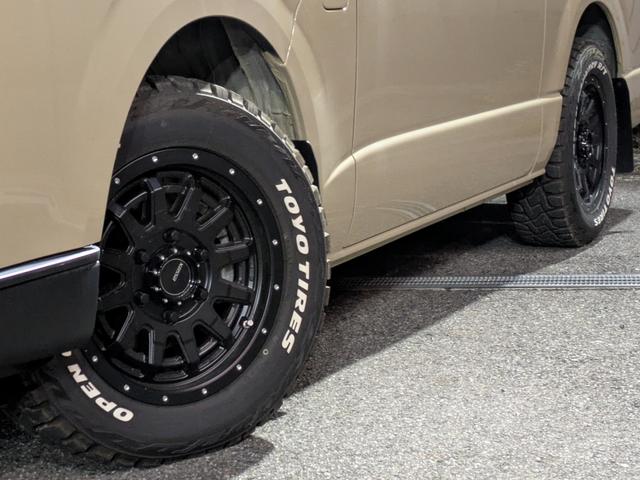 ハイエースバン ロングスーパーＧＬ　アースカラーパッケージ　両側パワースライドドア　パノラミックビューモニター　アルパイン１１型ナビ　丸目カスタム　ベッドキット　シートカバー　衝突被害軽減ブレーキ　インテリジェントクリアランスソナー（5枚目）