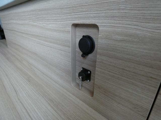 キャラバン プレミアムGX マイルーム MYROOM アルパイン11インチディスプレイオーディオ WEDSアルミホイール YOKOHAMAジオランダーX-ATタイヤ ベッド カーテン ウッドブラインド ロールスクリーン オートスライドドア(15枚目)