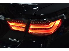 ☆ＬＥＤファイバーテールライト（流れるウインカー付）装備車！【ＬＥＤファイバーテールライトはハロゲンライトに比べ夜間の視認性にとても優れており、快適かつ安全なカーライフをお楽しみ頂けると思います！】☆ 3