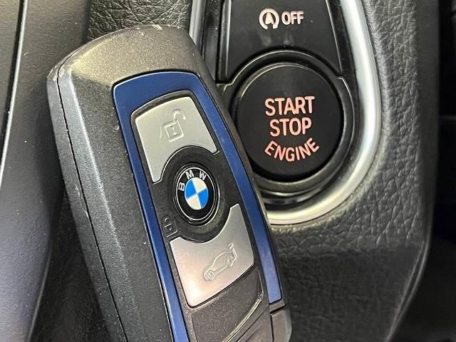 ３２０ｉ　Ｍスポーツ　メーカーナビ　クルーズコントロール　ＥＴＣ　Ｂｌｕｅｔｏｏｔｈ　純正１８インチアルミ　バックカメラ　スマートキープッシュスタート　パドルシフト　ＡＵＸ　ＨＩＤヘッドライト(11枚目)