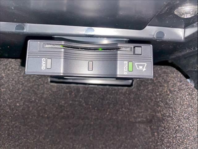 Fタイプ R-ダイナミック クーペ P300 メリディアンサウンド/AppleCarPlay/オプション20インチアルミ/電動リアゲート/LEDヘッド/アクティブエグゾースト/ラゲッジリッドスポイラー/クライメートパック/インタラクティブ(11枚目)
