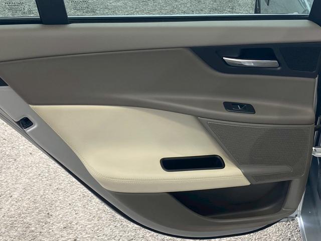 XE XE プレステージ AppleCarPlay/ワンオーナー/メリディアンサウンド/ブラックパック/レーダークルコン/シートヒーター/シートメモリー/パワーシート/白革シート/純正黒ホイール/ACC/BSM/スマートキー(68枚目)