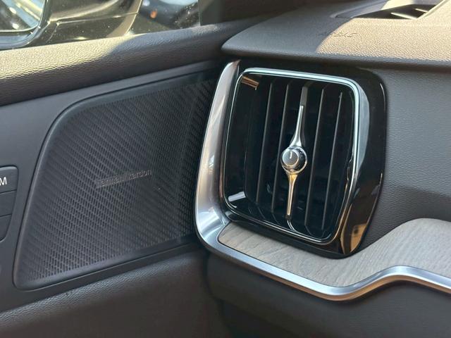 S60 T5 インスクリプション ハーマンカードン/HUD/BSM/ACC/シートクーラー/シートヒーター/レーダークルーズコントロール/AppleCarPlay/カープレイ/ステアリングヒーター/全方位カメラ/パーキングアシスト(27枚目)