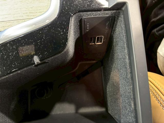 S60 T5 インスクリプション ハーマンカードン/HUD/BSM/ACC/シートクーラー/シートヒーター/レーダークルーズコントロール/AppleCarPlay/カープレイ/ステアリングヒーター/全方位カメラ/パーキングアシスト(32枚目)