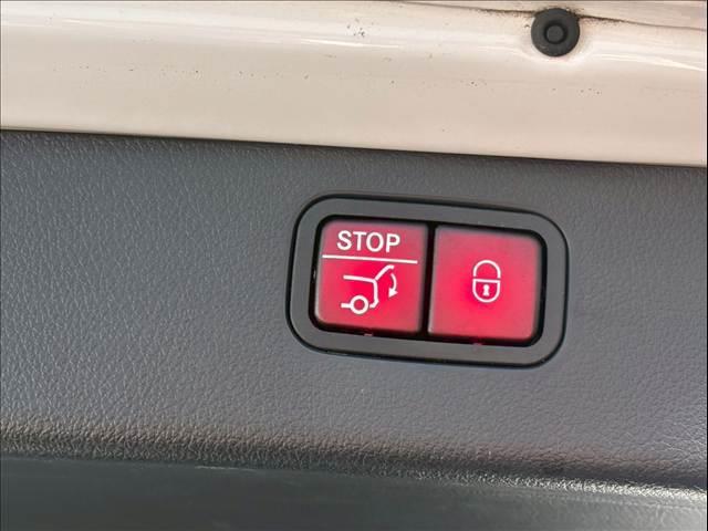 Cクラスステーションワゴン C200ステーションワゴンアバンギャルドAMGライン サンルーフ/AppleCarPlay/全方位カメラ/HUD/BSm/ACC/カープレイ/電動リアゲート/レーダークルーズコントロール/シートメモリー/シートヒーター/アンビエントライト/ARナビ(11枚目)