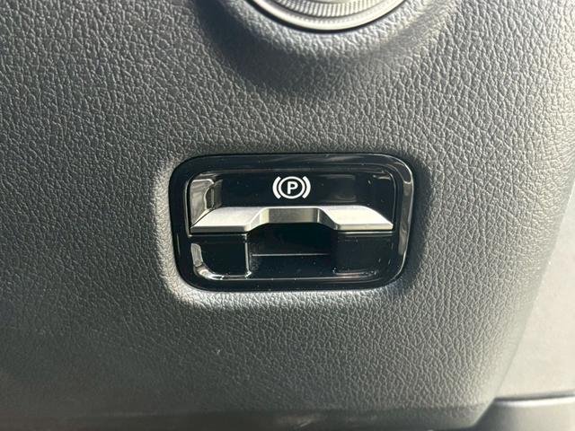 Cクラスステーションワゴン C200ステーションワゴンアバンギャルドAMGライン サンルーフ/AppleCarPlay/全方位カメラ/HUD/BSm/ACC/カープレイ/電動リアゲート/レーダークルーズコントロール/シートメモリー/シートヒーター/アンビエントライト/ARナビ(37枚目)