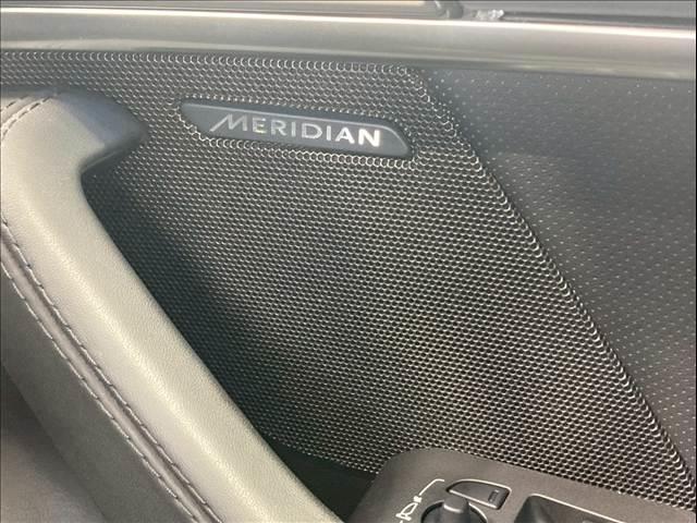 Fタイプ R-ダイナミック クーペ P300 パノラマルーフ/ブラックパック/純正20インチスタイル6003/メリディアンサウンド/黒革シート/スポーツエグゾースト/シートヒーター/クライメントパック/電動トランク/AppleCarPlay(8枚目)