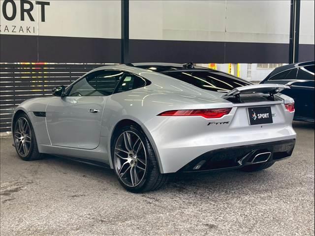 Fタイプ R-ダイナミック クーペ P300 パノラマルーフ/ブラックパック/純正20インチスタイル6003/メリディアンサウンド/黒革シート/スポーツエグゾースト/シートヒーター/クライメントパック/電動トランク/AppleCarPlay(17枚目)