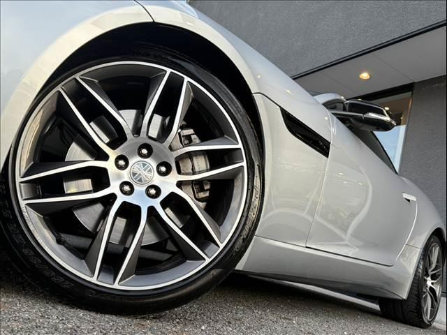 Fタイプ R-ダイナミック クーペ P300 パノラマルーフ/ブラックパック/純正20インチスタイル6003/メリディアンサウンド/黒革シート/スポーツエグゾースト/シートヒーター/クライメントパック/電動トランク/AppleCarPlay(19枚目)