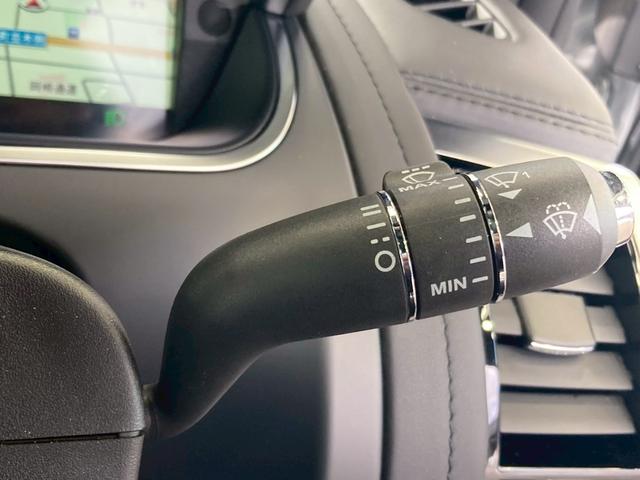 Fタイプ R-ダイナミック クーペ P300 パノラマルーフ/ブラックパック/純正20インチスタイル6003/メリディアンサウンド/黒革シート/スポーツエグゾースト/シートヒーター/クライメントパック/電動トランク/AppleCarPlay(32枚目)