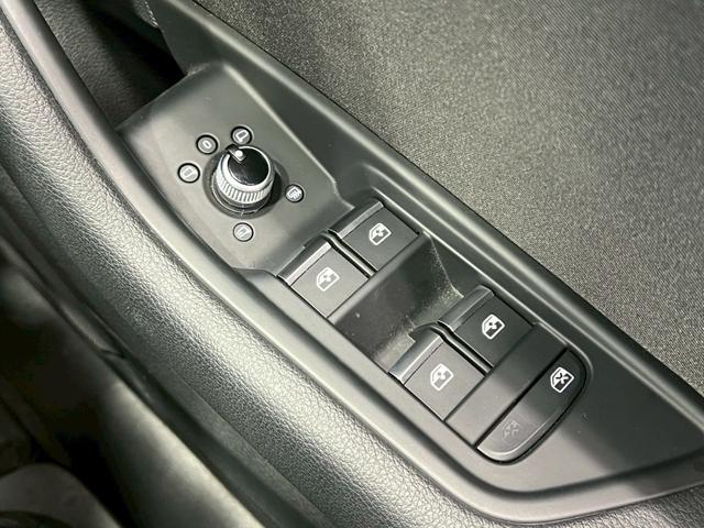 A5スポーツバック 35TDIアドバンスド AppleCarPlay/バーチャルCP/BSM/ACC/全周囲カメラ/カープレイ/電動トランク/パワーシート/シートメモリー/シートヒーター/アンビエントライト/レーダークルコン/レーンキープ(32枚目)