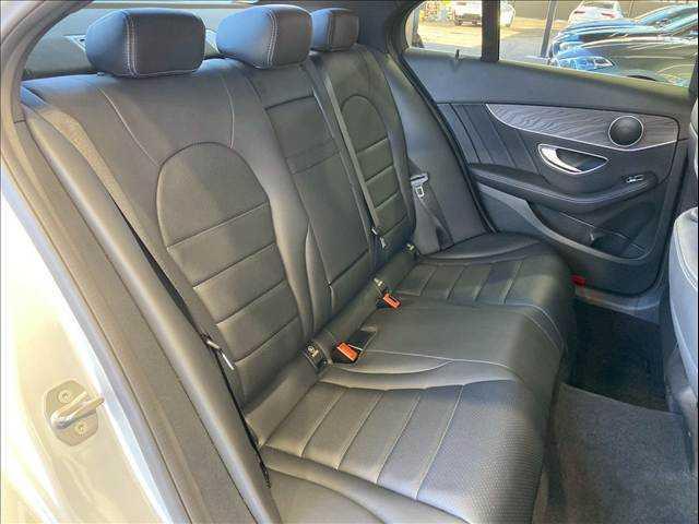 Cクラス C220dローレウスエディションスポーツプラスパック 黒革シート/エアサス/シートヒーター/BSM/HUD/ACC/AppleCarPlay/カープレイ/アンビエントライト/レーンキープアシスト/レーンチェンジアシスト/パワーシート/シートヒーター(6枚目)