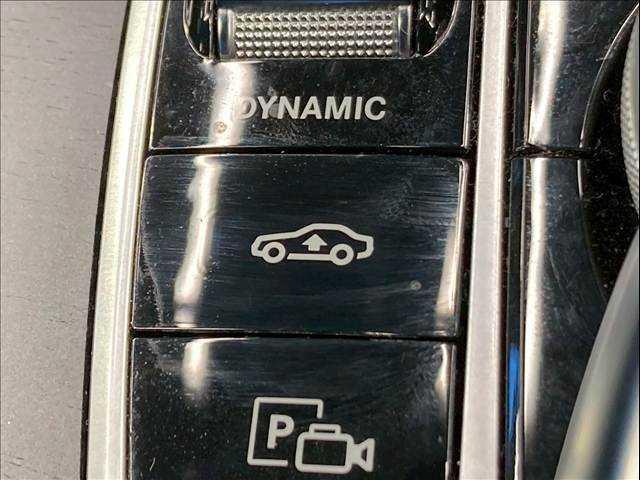 Cクラス C220dローレウスエディションスポーツプラスパック 黒革シート/エアサス/シートヒーター/BSM/HUD/ACC/AppleCarPlay/カープレイ/アンビエントライト/レーンキープアシスト/レーンチェンジアシスト/パワーシート/シートヒーター(7枚目)