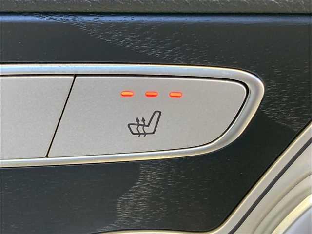 Cクラス C220dローレウスエディションスポーツプラスパック 黒革シート/エアサス/シートヒーター/BSM/HUD/ACC/AppleCarPlay/カープレイ/アンビエントライト/レーンキープアシスト/レーンチェンジアシスト/パワーシート/シートヒーター(10枚目)