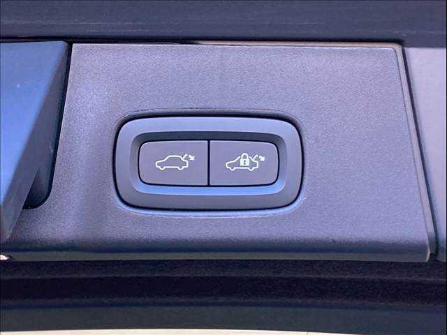 V90 B5 モメンタム AppleCarPlay/Googleナビ/黒革シート/ブラインドスポット/アダプティブクルーズコントロール/シートヒーター/ステアリングヒーター/パワーテールゲート/パワーシート/スマートキー(11枚目)