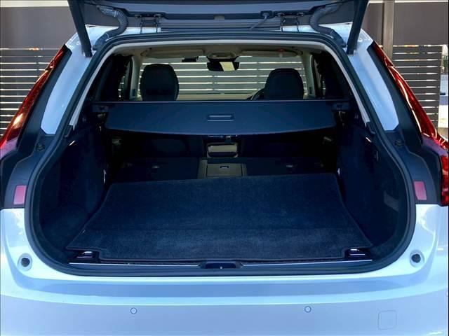 V90 B5 モメンタム AppleCarPlay/Googleナビ/黒革シート/ブラインドスポット/アダプティブクルーズコントロール/シートヒーター/ステアリングヒーター/パワーテールゲート/パワーシート/スマートキー(18枚目)