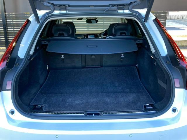 V90 B5 モメンタム AppleCarPlay/Googleナビ/黒革シート/ブラインドスポット/アダプティブクルーズコントロール/シートヒーター/ステアリングヒーター/パワーテールゲート/パワーシート/スマートキー(51枚目)