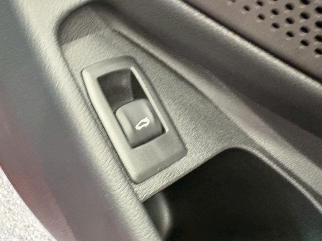 お問い合わせは０１２０ー３７ー４０９２まで。専門店だからこその知識・経験豊富なスタッフ達が、お客様に最適な一台をご案内致します。