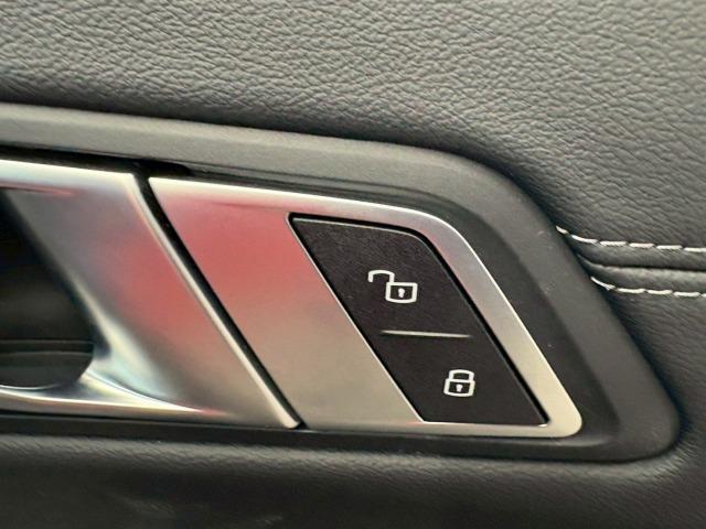 お問い合わせは０１２０ー３７ー４０９２まで。専門店だからこその知識・経験豊富なスタッフ達が、お客様に最適な一台をご案内致します。