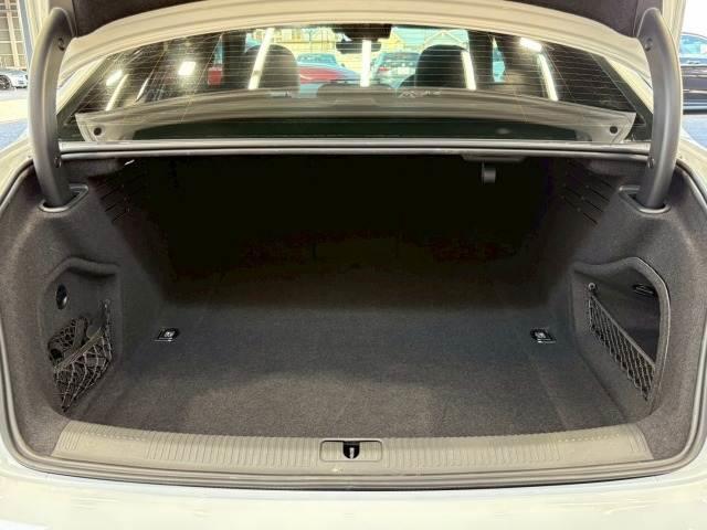 Ａ４ ３５ＴＤＩ　Ｓライン　ＡｐｐｌｅＣａｒＰｌａｙ／全方位カメラ／アンビエントライト／ＡＣＣ／ＢＳＭ／レーダークルコン／レーンキープアシスト／マトリクスＬＥＤ／シートヒーター／シートメモリー／パワーシート／パーキングアシスト（18枚目）