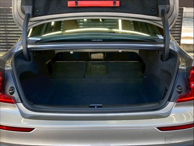 広々としたラゲッジルームはレジャーにも大活躍です！！