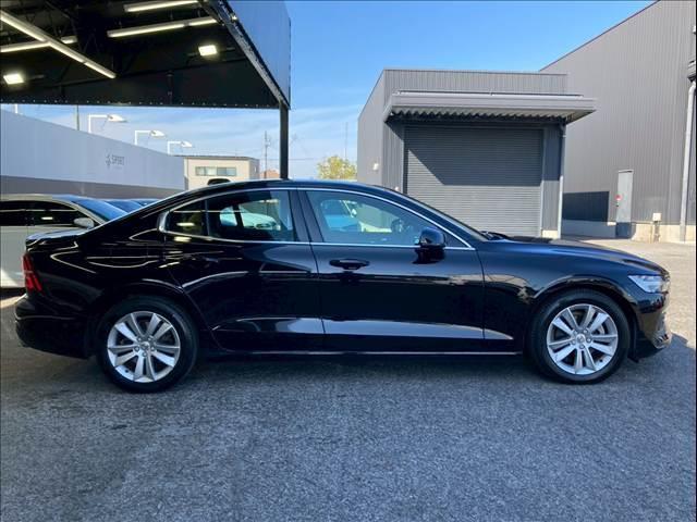 ＧＯＯＤ　ＳＰＥＥＤ自慢のスーパーガラスコーティングは見違えるほどの輝きを放ち、納車後のメンテナンスも楽々！折角購入頂く新しい車。コーティング施工なしなんて勿体無いですよ！