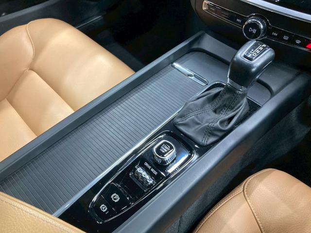 お問い合わせは０１２０ー３７ー４０９２まで。専門店だからこその知識・経験豊富なスタッフ達が、お客様に最適な一台をご案内致します。