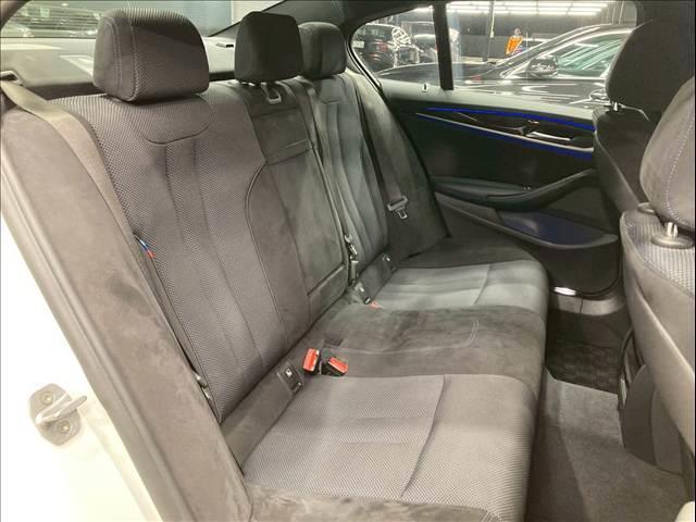 ５シリーズ ５２３ｄ　Ｍスポーツ　全方位カメラ／電動トランク／ＢＳＭ／ＡＣＣ／フルセグ／シートメモリー／パワーシート／アンビエントライト／障害物センサー／純正ナビ／インテリジェントセーフティー／ＥＴＣ／パーキングアシスト（6枚目）