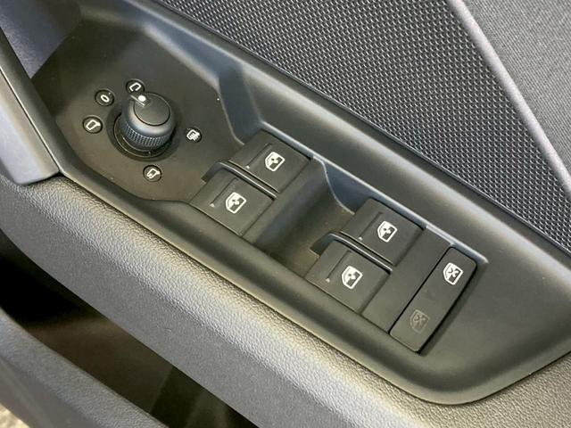 Ａ３ スポーツバック３０ＴＦＳＩ　コンビニエンスＰＫＧ／アシスタンスＰＫＧ／シートヒーター／フルセグ／障害物センサー／ＡＣＣ／ＢＳＭ／レーンキープアシスト／レーダークルコン／パーキングアシスト／バーチャルコックピット／オートライト（51枚目）