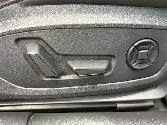 Ａ６ ４０ＴＤＩクワトロスポーツ　４ゾーンデラックスオートマチックエアコン／マルチカラーアンビエント／シートメモリー／レーダークルコン／レーンキープ／ＢＳＭ／ＡＣＣ／ＡｐｐｌｅＣａｒＰｌａｙ／黒革シート／カープレイ／フルゼグ（10枚目）