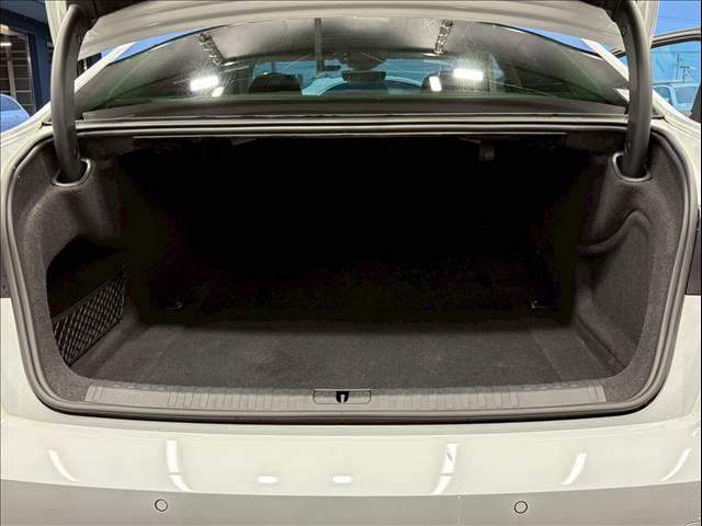 Ａ６ ４０ＴＤＩクワトロスポーツ　４ゾーンデラックスオートマチックエアコン／マルチカラーアンビエント／シートメモリー／レーダークルコン／レーンキープ／ＢＳＭ／ＡＣＣ／ＡｐｐｌｅＣａｒＰｌａｙ／黒革シート／カープレイ／フルゼグ（18枚目）