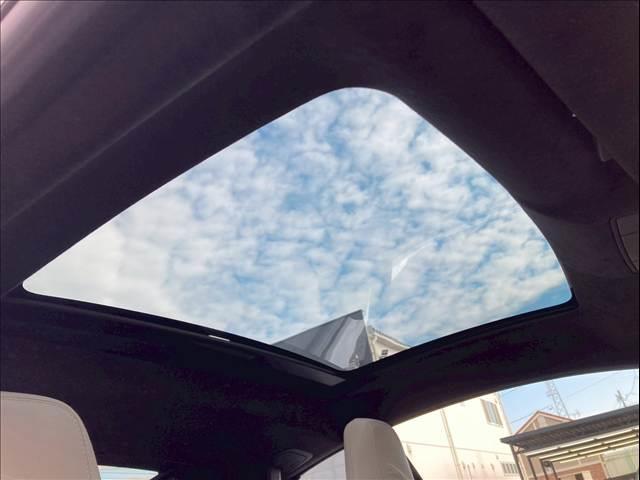 Ｆタイプ Ｒ－ダイナミック　クーペ　Ｐ３００　ガラスルーフ／メリディアンサウンド／スポーツエグゾースト／パフォーマンスシート／１２ｗａｙ電動調節機能パワーシート／シートクーラー／シートヒーター／アンビエントライト／ステアリングヒーター／クルコン（3枚目）