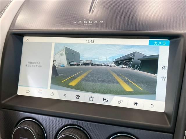 Ｆタイプ Ｒ－ダイナミック　クーペ　Ｐ３００　ガラスルーフ／メリディアンサウンド／スポーツエグゾースト／パフォーマンスシート／１２ｗａｙ電動調節機能パワーシート／シートクーラー／シートヒーター／アンビエントライト／ステアリングヒーター／クルコン（5枚目）