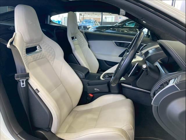 Ｆタイプ Ｒ－ダイナミック　クーペ　Ｐ３００　ガラスルーフ／メリディアンサウンド／スポーツエグゾースト／パフォーマンスシート／１２ｗａｙ電動調節機能パワーシート／シートクーラー／シートヒーター／アンビエントライト／ステアリングヒーター／クルコン（6枚目）