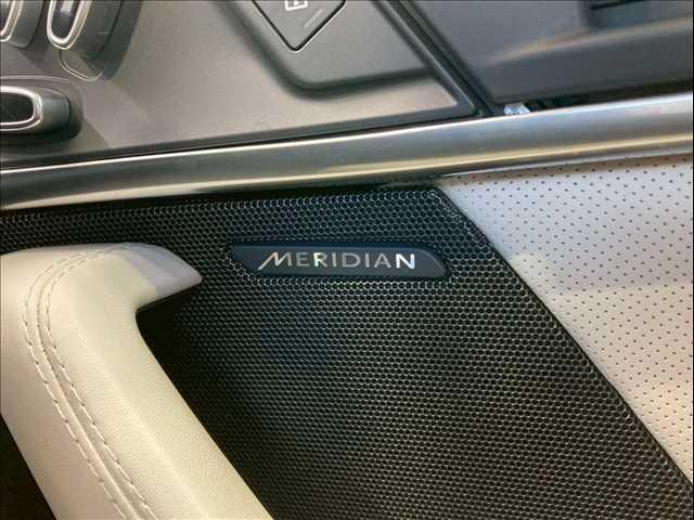 Ｆタイプ Ｒ－ダイナミック　クーペ　Ｐ３００　ガラスルーフ／メリディアンサウンド／スポーツエグゾースト／パフォーマンスシート／１２ｗａｙ電動調節機能パワーシート／シートクーラー／シートヒーター／アンビエントライト／ステアリングヒーター／クルコン（7枚目）