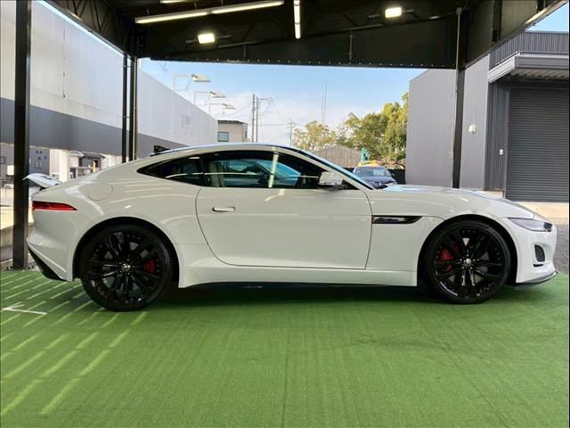 Ｆタイプ Ｒ－ダイナミック　クーペ　Ｐ３００　ガラスルーフ／メリディアンサウンド／スポーツエグゾースト／パフォーマンスシート／１２ｗａｙ電動調節機能パワーシート／シートクーラー／シートヒーター／アンビエントライト／ステアリングヒーター／クルコン（15枚目）